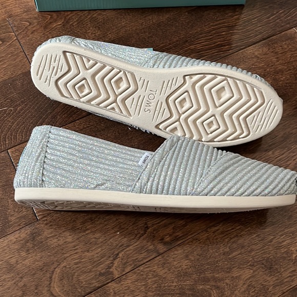 Tom’s Alpargata Silver Glimmer Cord women’s shoe Sz 9.5 NWT - Picture 2 of 4
